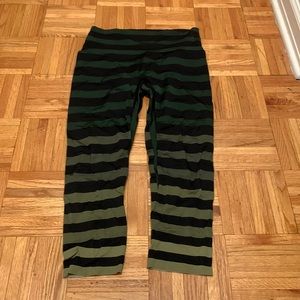 K deer leggings capri length. Worn once. Medium.